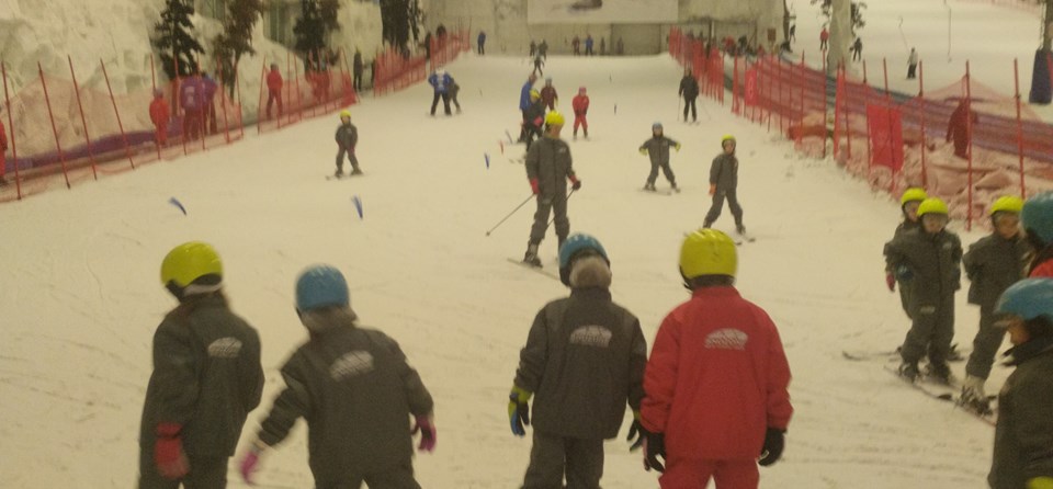 DIA DE ESQUÍ EN SNOWZONE